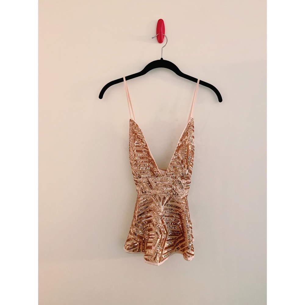 ✨ Small Forever 21 Rose Gold Sequin Plunge Peplum Top ✨